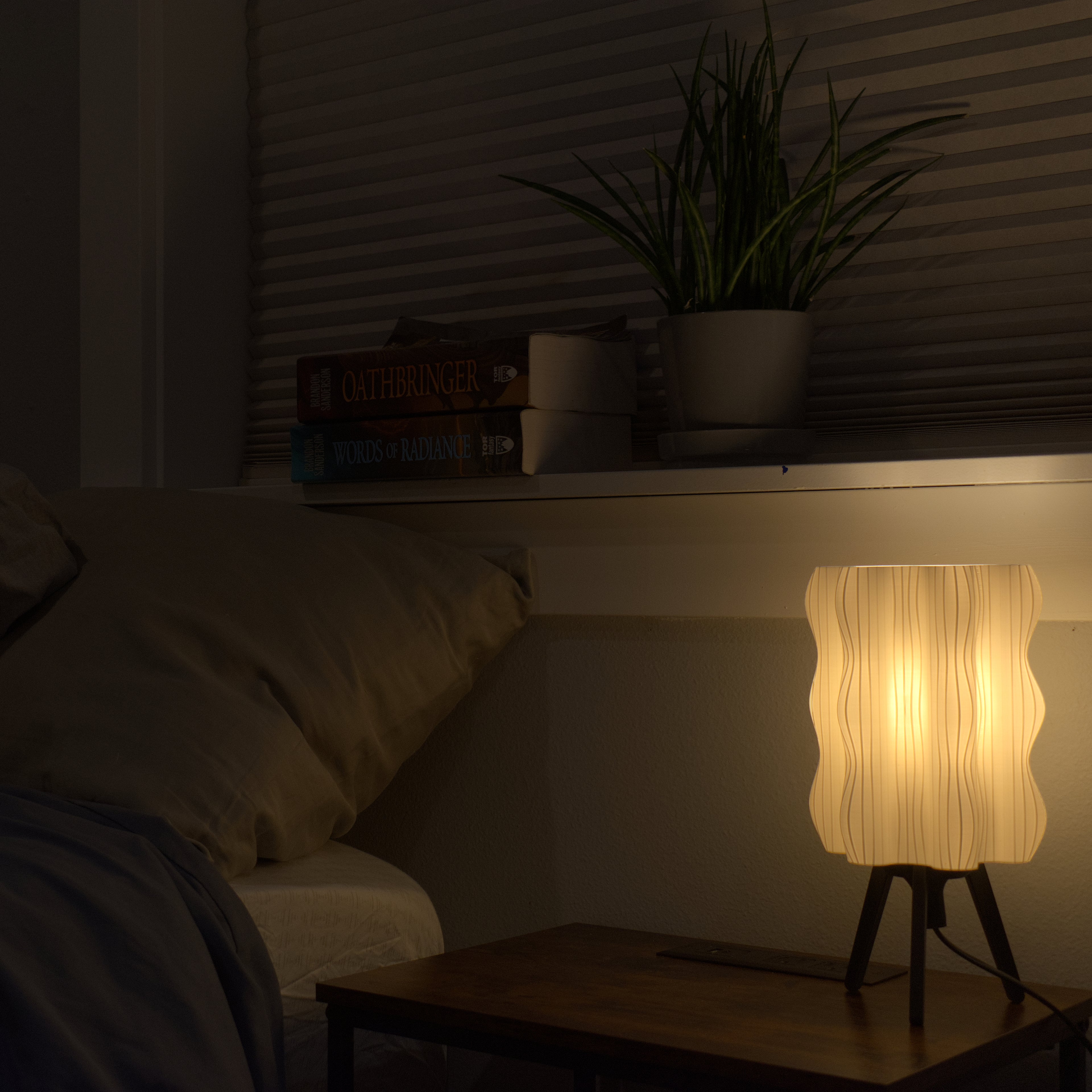 Ripple Lamp – 3D Printed Bedside Lamp with Warm LED Bulb