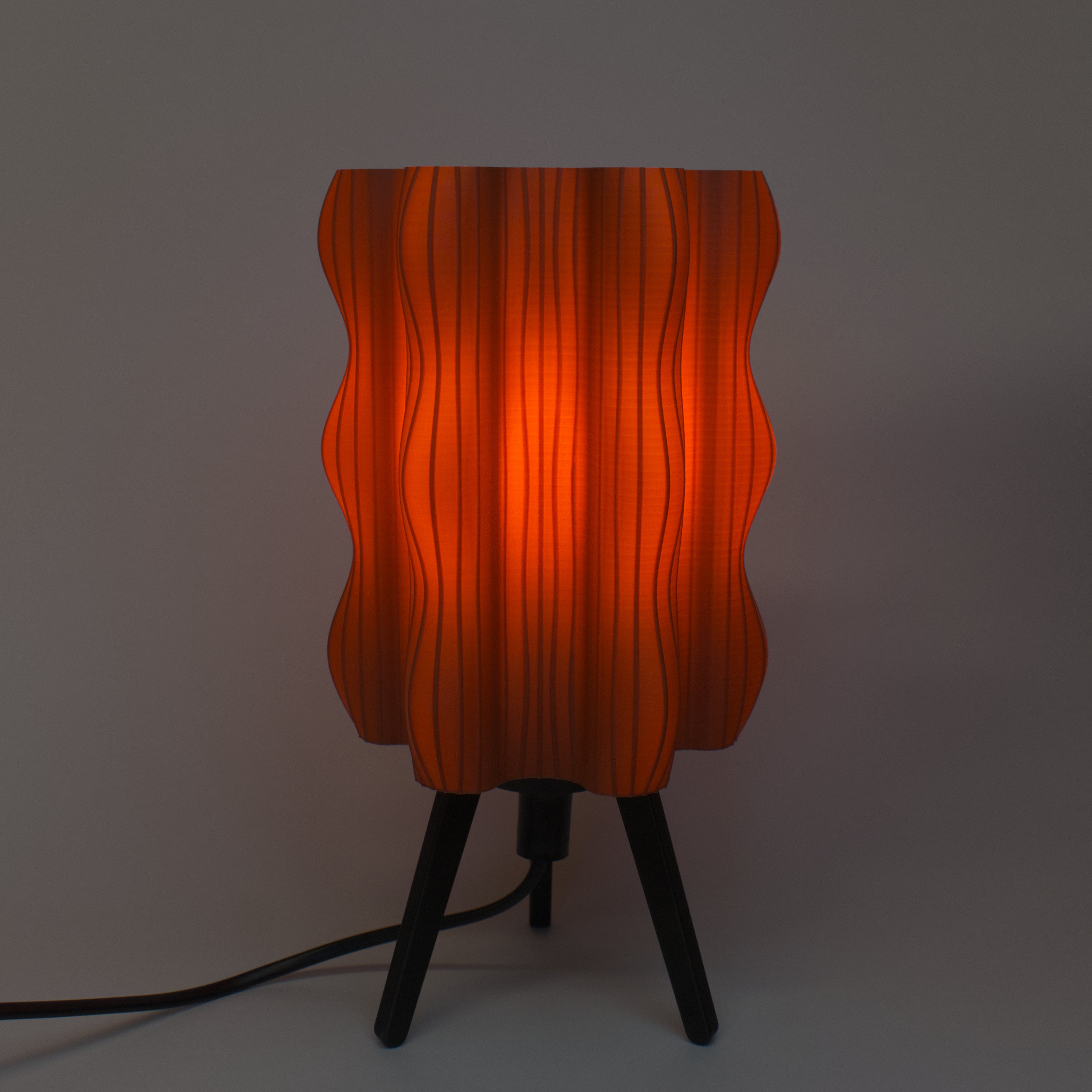 Ripple Lamp – 3D Printed Bedside Lamp with Warm LED Bulb